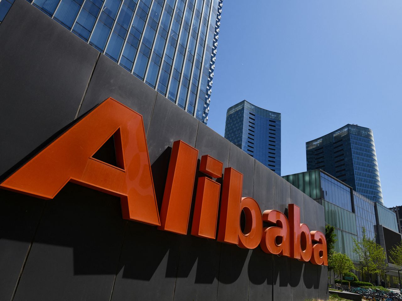 Alibaba Is Pouring $1 Billion Into Cloud Computing.